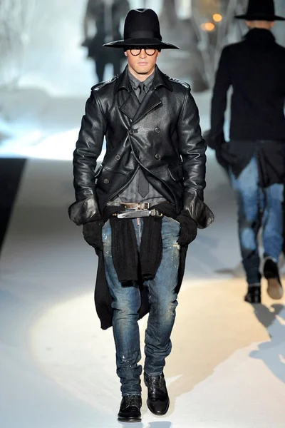 Look 18